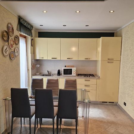Casa Vittoria Sirmione Punta Gro Con Piscina Appartement Buitenkant foto