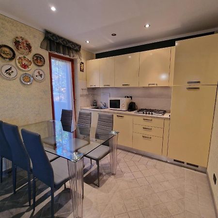 Casa Vittoria Sirmione Punta Gro Con Piscina Appartement Buitenkant foto