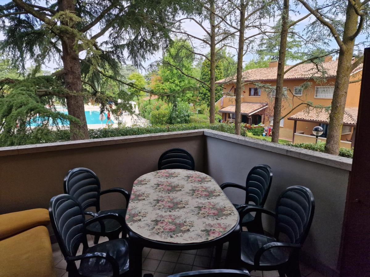 Casa Vittoria Sirmione Punta Gro Con Piscina Appartement Buitenkant foto