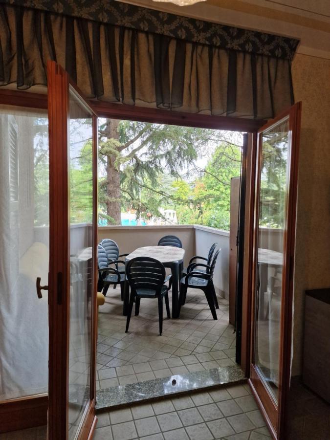 Casa Vittoria Sirmione Punta Gro Con Piscina Appartement Buitenkant foto