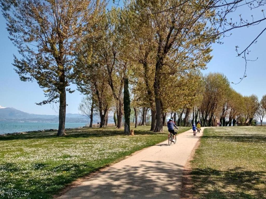 Casa Vittoria Sirmione Punta Gro Con Piscina Appartement Buitenkant foto