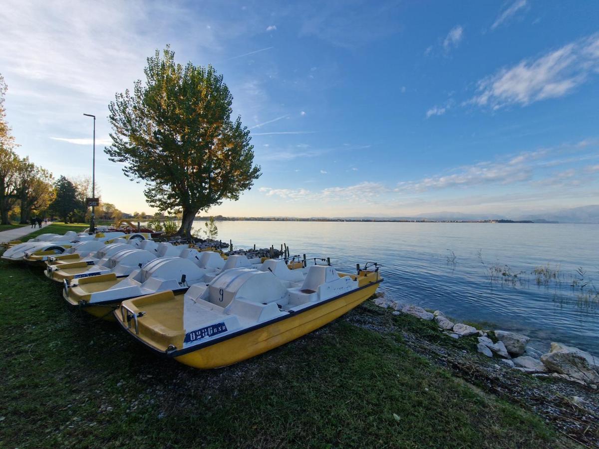 Casa Vittoria Sirmione Punta Gro Con Piscina Appartement Buitenkant foto