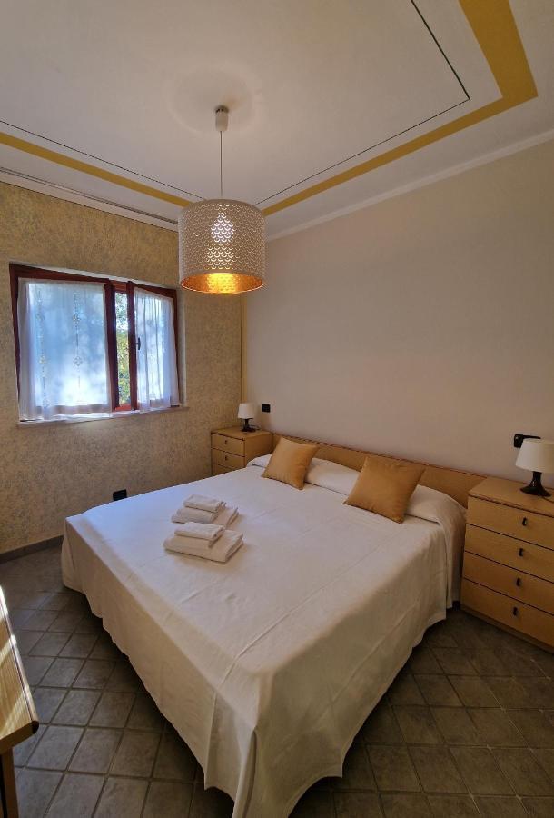 Casa Vittoria Sirmione Punta Gro Con Piscina Appartement Buitenkant foto
