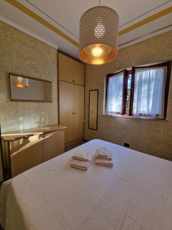 Casa Vittoria Sirmione Punta Gro Con Piscina Appartement Buitenkant foto