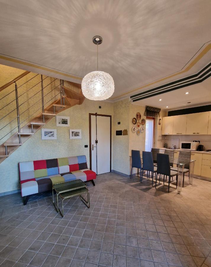 Casa Vittoria Sirmione Punta Gro Con Piscina Appartement Buitenkant foto