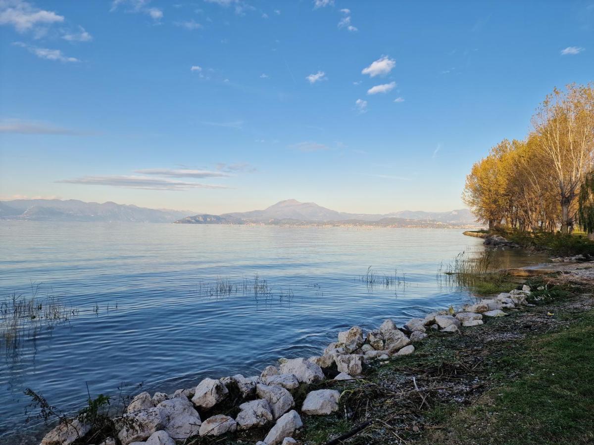 Casa Vittoria Sirmione Punta Gro Con Piscina Appartement Buitenkant foto