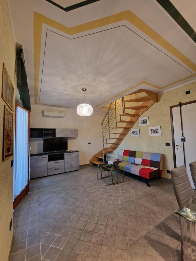 Casa Vittoria Sirmione Punta Gro Con Piscina Appartement Buitenkant foto
