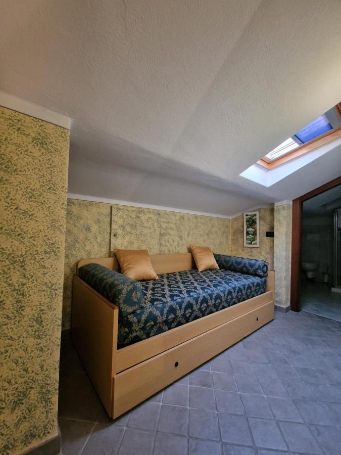 Casa Vittoria Sirmione Punta Gro Con Piscina Appartement Buitenkant foto