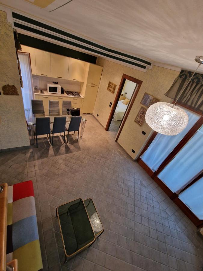 Casa Vittoria Sirmione Punta Gro Con Piscina Appartement Buitenkant foto